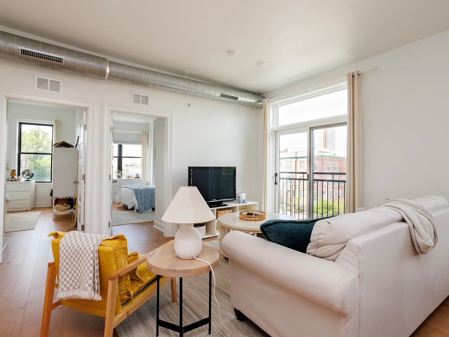 2 bed, 920 sqft, $2,350 — Photo 3