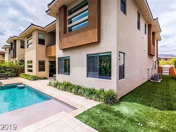 4th image of 52 Grey Feather Dr