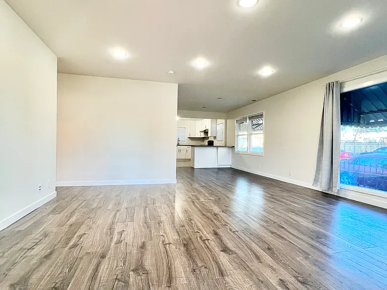 398 B St — Photo 2