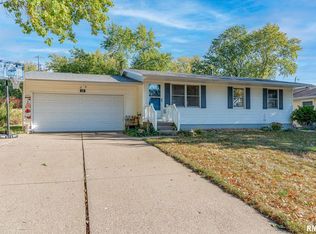 208 Westerfield Rd, Davenport, IA 52806