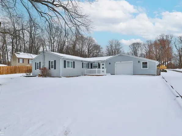 7718 Sweetwood Dr, Macungie, PA 18062