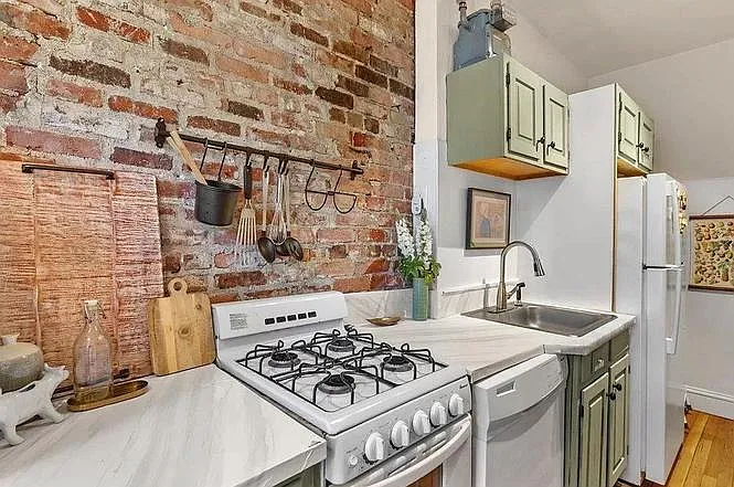 4 Crawford St #2 — Photo 6