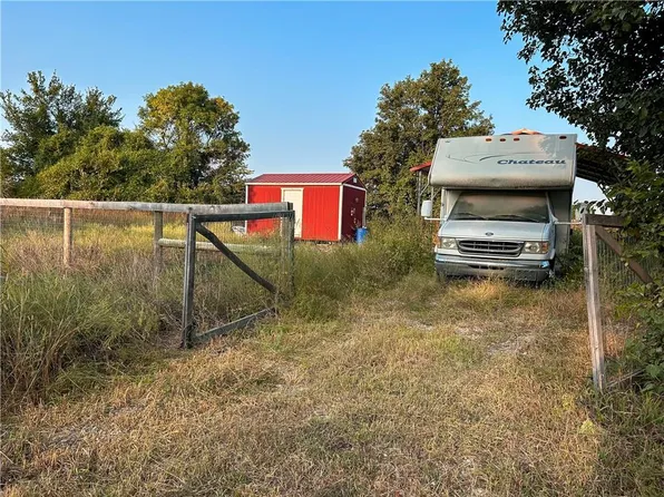 9 Black Berry Dr, Mound City, KS 66056