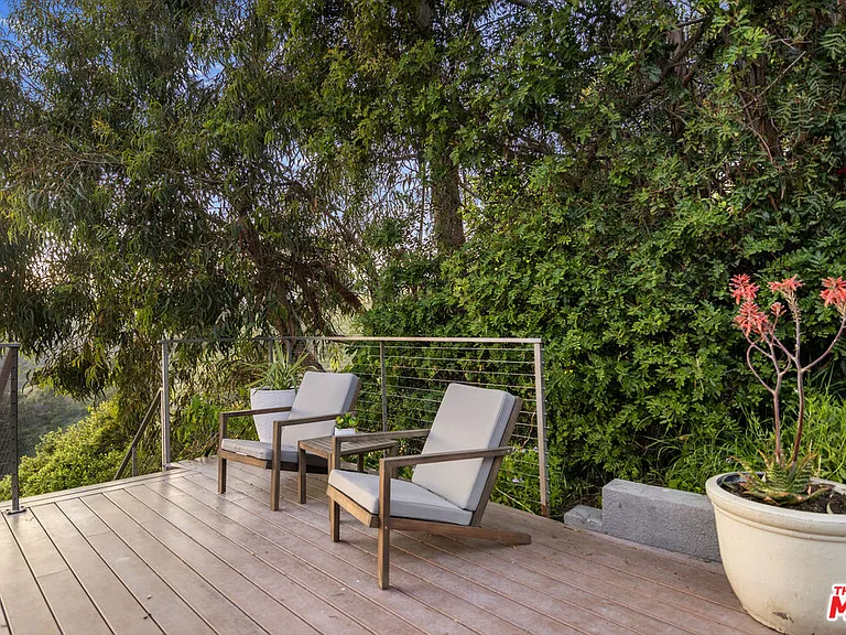 1735 Summitridge Dr — Photo 34