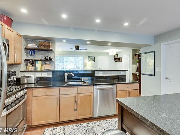 Kitchen w/ granite and SS appliances