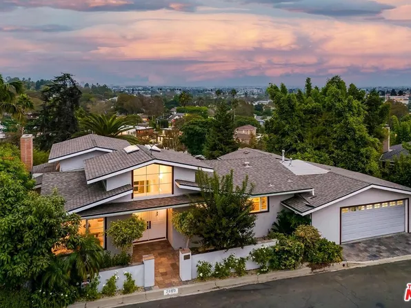 2990 Club Dr, Los Angeles, CA 90064