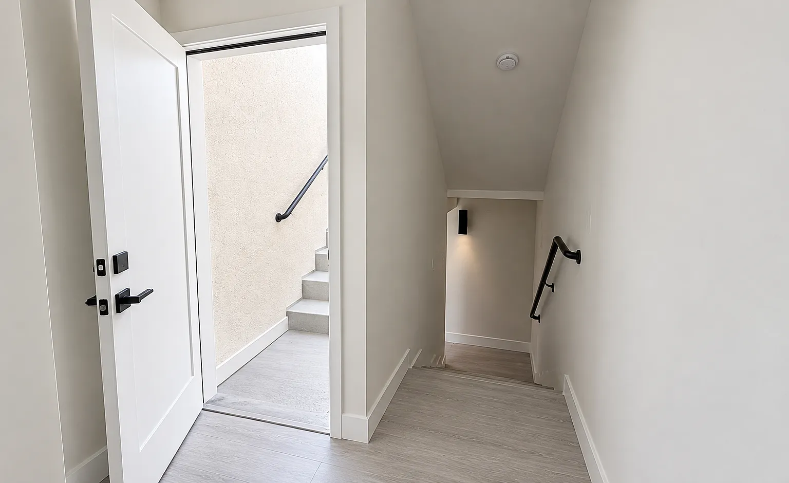 3 bed, 964 sqft, $4,500 — Photo 3