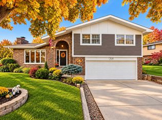 919 Hillview Dr, Lemont, IL 60439