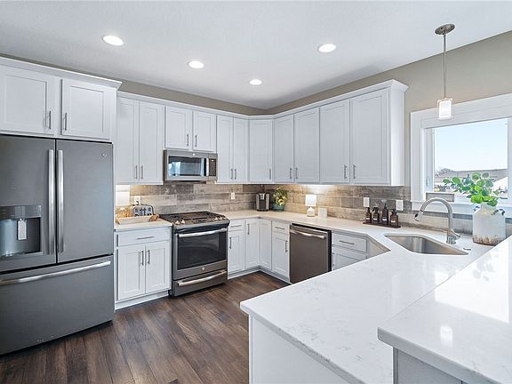 2nd image of 405 Lost Lake Dr