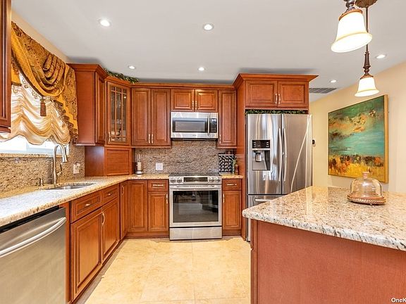 2nd image of 214 Colonial Rd