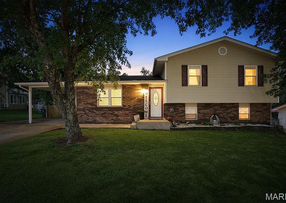 1st image of 307 Cedar Dr