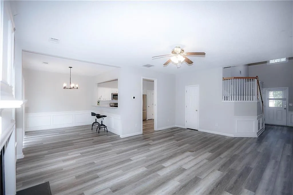 3 bed, 2.5 bath, 1696 sqft, $2,400 — Photo 4