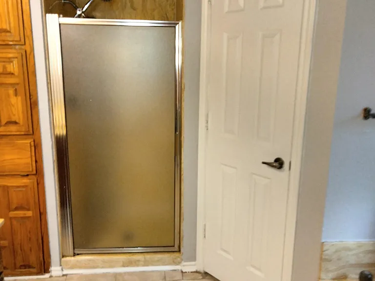 Foll size master bedroom,separate shower and sunken tub