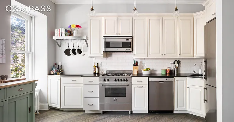 Sold by Compass | media 9