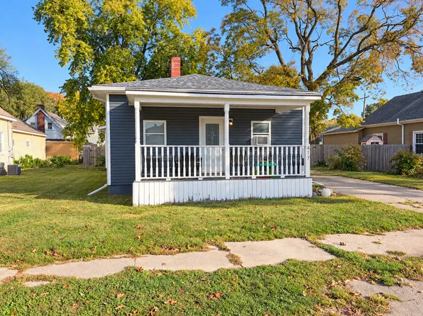 417 W Washington St, Clinton, IL 61727