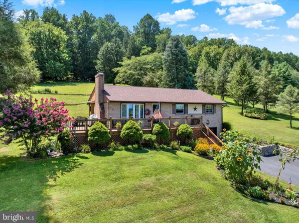 570 Walnut Rd, Birdsboro, PA 19508
