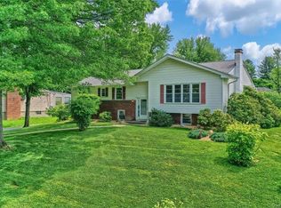 84 Round Hill Rd, Poughkeepsie, NY 12603