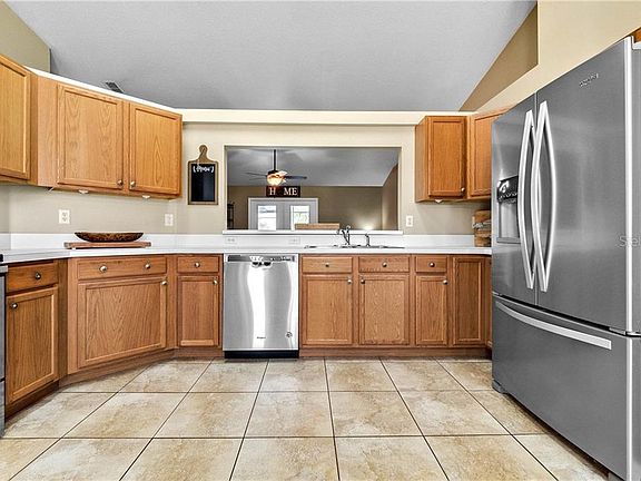 5th image of 9653 Saragossa St