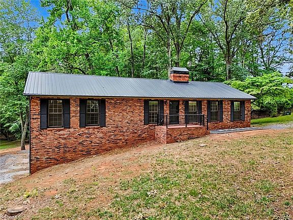 4th image of 3318 Oak Ridge Rd