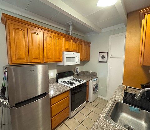 Kitchen with W&D