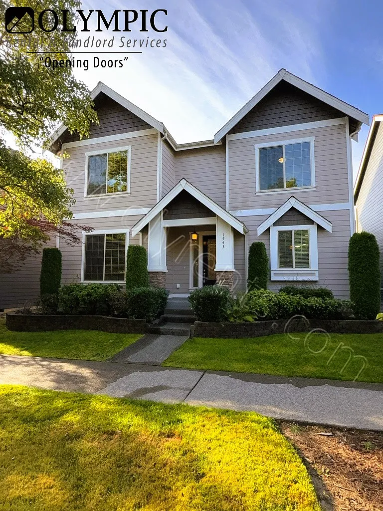 Beautiful home in Briggs Village - 5 Bdrm. Olympia Schools — Photo 1