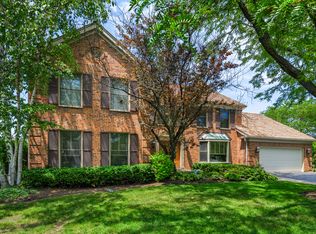 2310 Iroquois Dr, Glenview, IL 60026