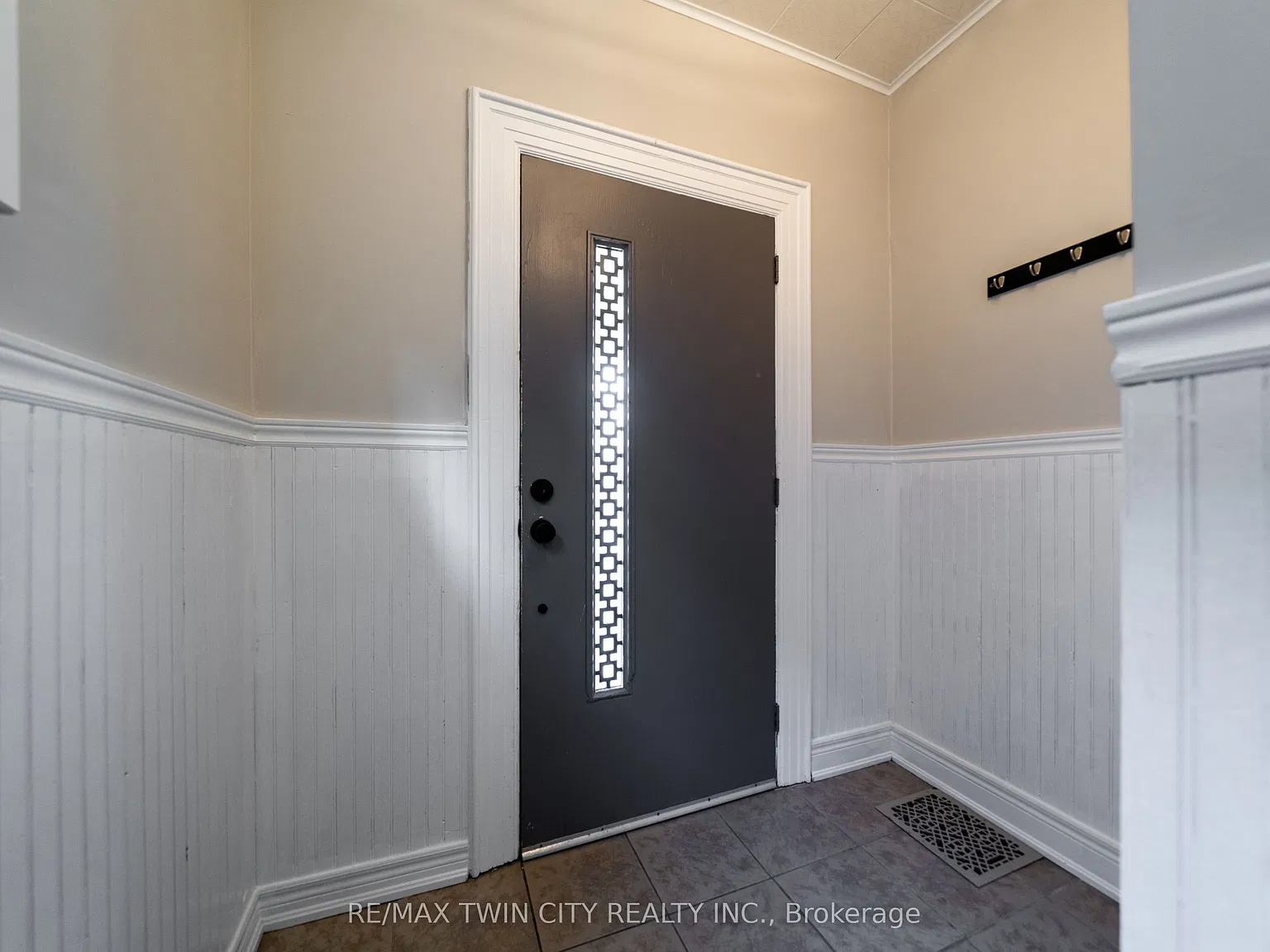 2 bed, $1,600 — Photo 2
