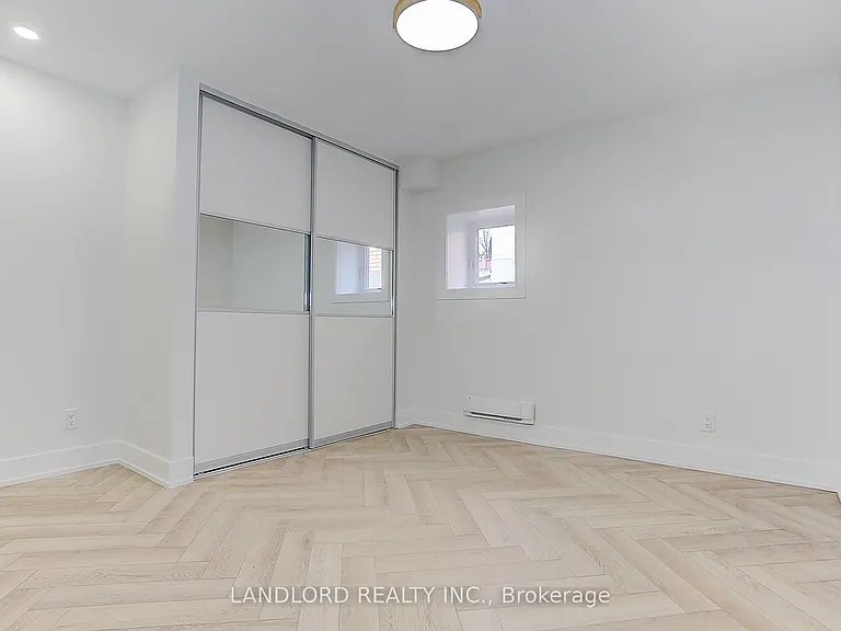 71 Livingstone Ave #LOWER — Photo 25