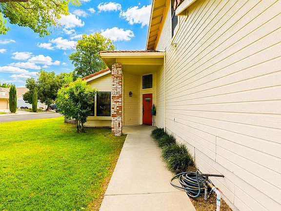 2nd image of 1720 Shadewood Dr