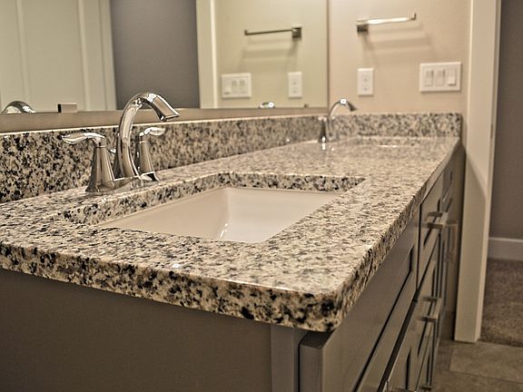 5th image of 6927 Lennon Ln NE #A