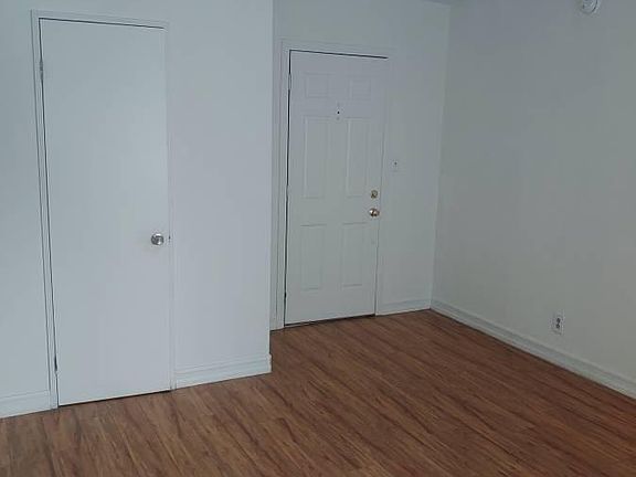 3rd image of 4907 Beverly Blvd
