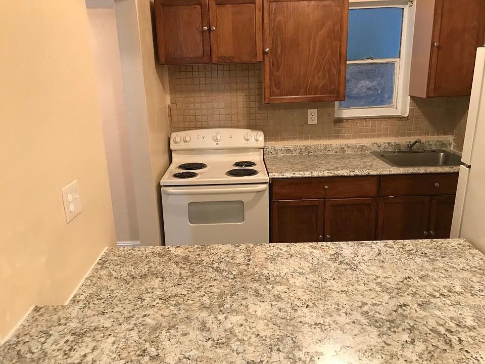 1st image of 13725 NE 3rd Ct APT 3