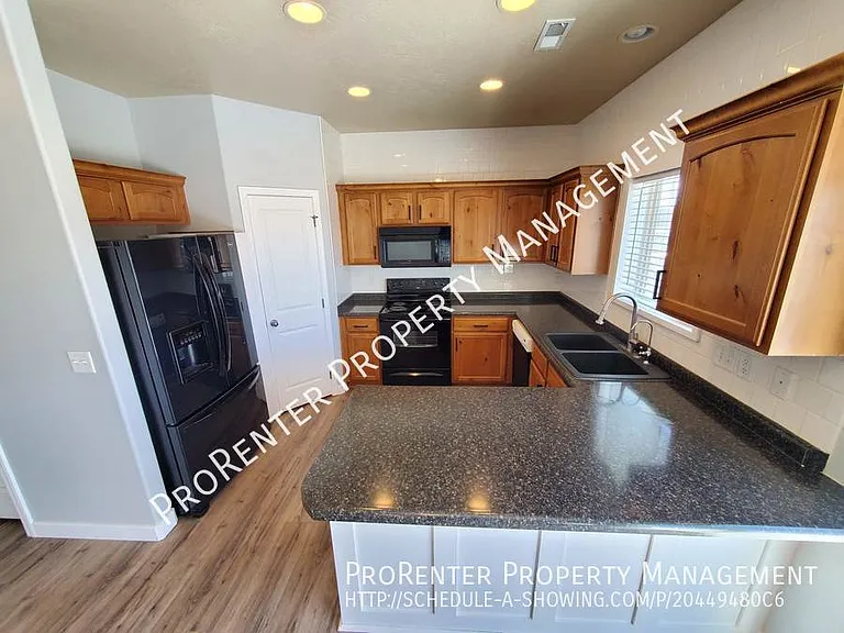 1005 N 740 W — Photo 3