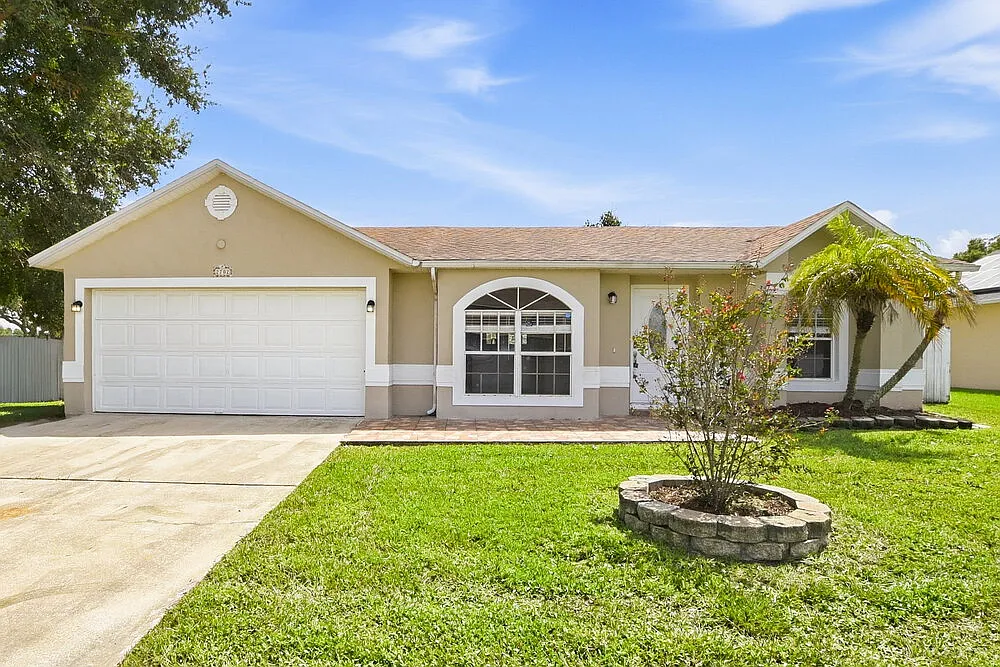 3 bed, 2.0 bath, 1775 sqft, $2,240 — Photo 1