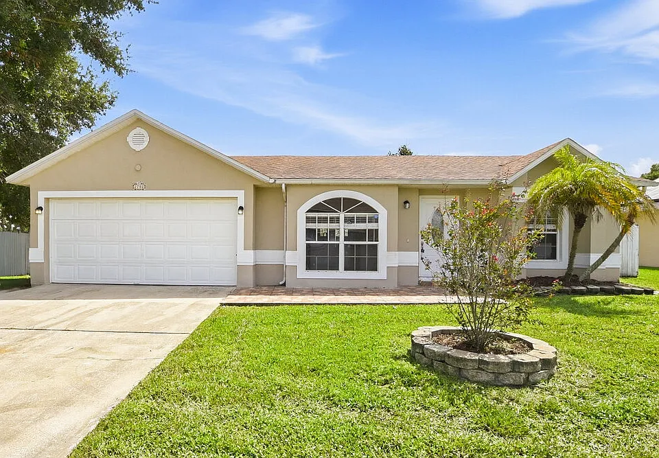 2702 Woodstream Cir