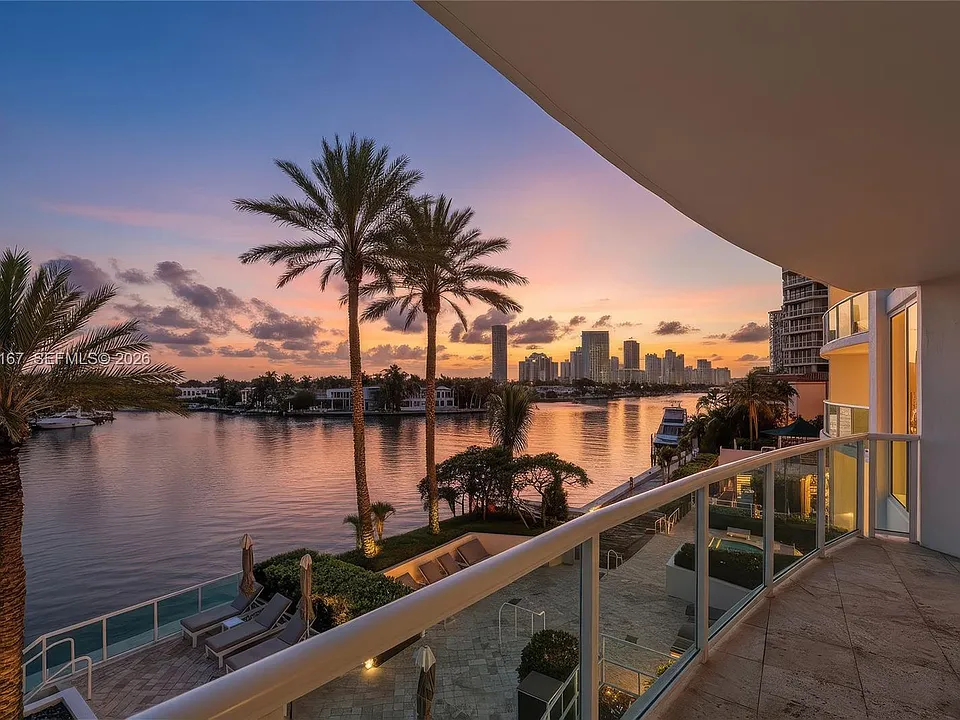 20201 E Country Club Dr #308