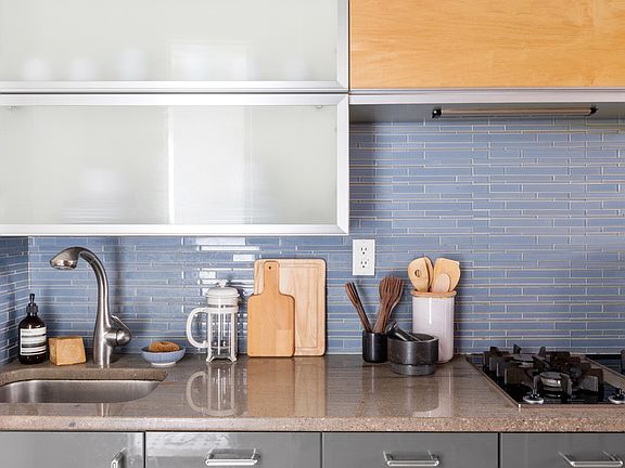 4th image of 224 E 7th St APT 18