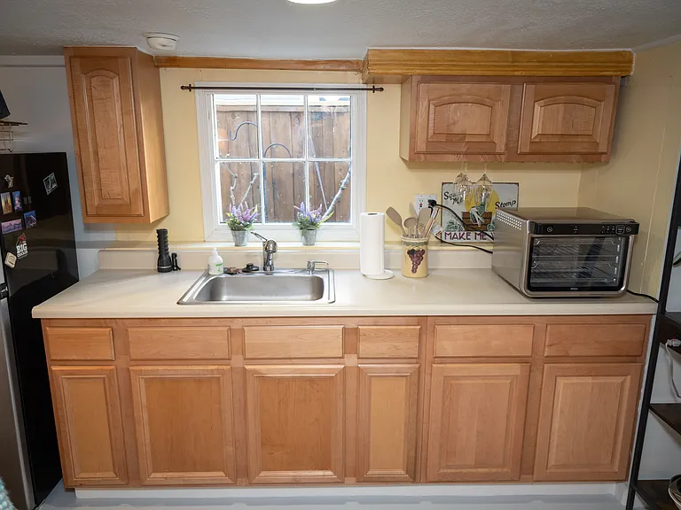 1605 Main St — Photo 2