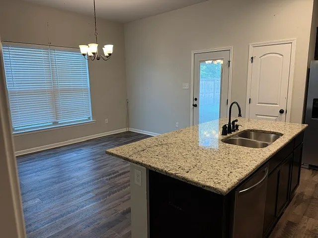 3 bed, 1675 sqft, $2,200 — Photo 3