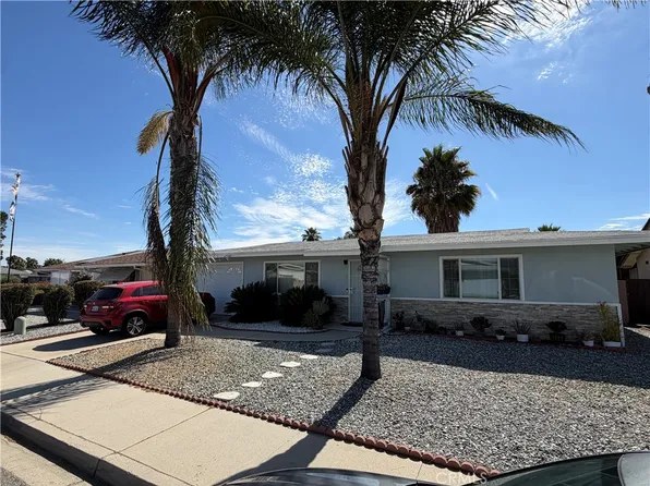 561 Whitney Dr, Hemet, CA 92543