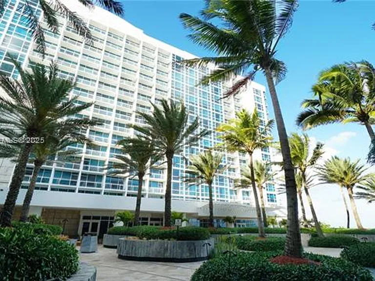 6801 Collins Avenue Cu #710 — Photo 18