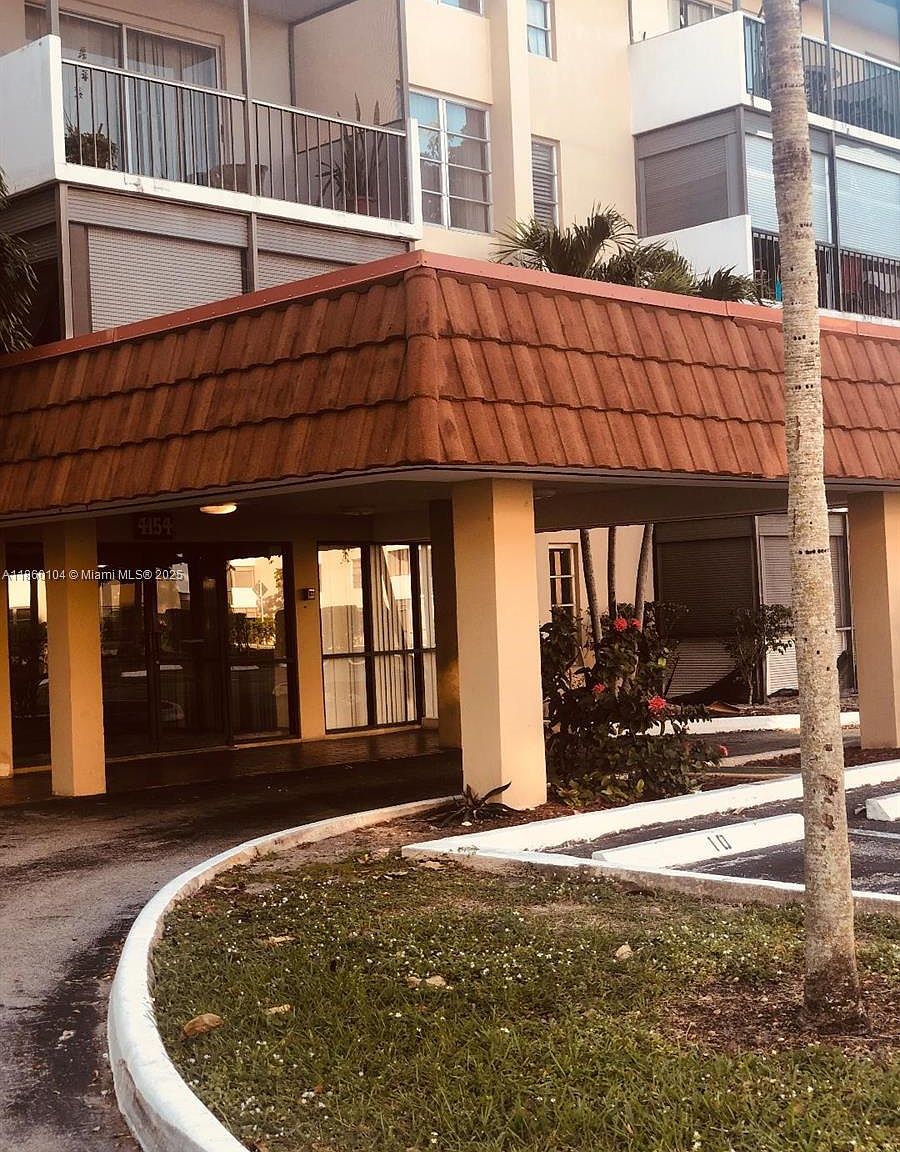 4154 Inverrary Dr APT 411