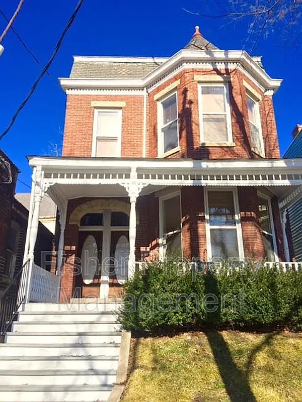 2 bed, 1.0 bath, 1000 sqft, $1,600 — Photo 1
