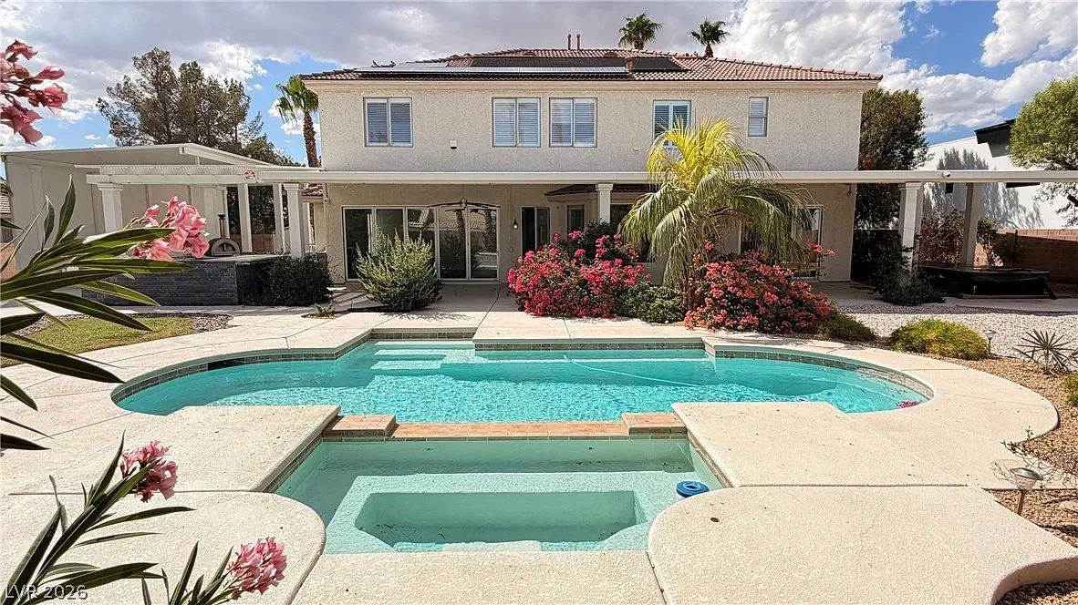 6 bed, 4.5 bath, 4464 sqft, $6,500 — Photo 3