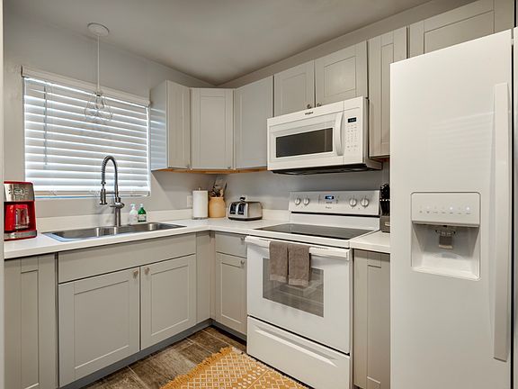 4th image of 204 Richmond Dr SE #B