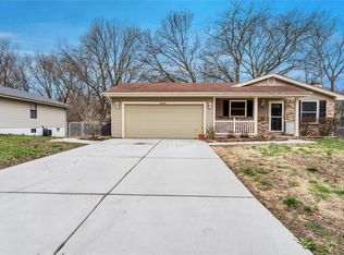17 Oak Forest Dr, Saint Peters, MO 63376