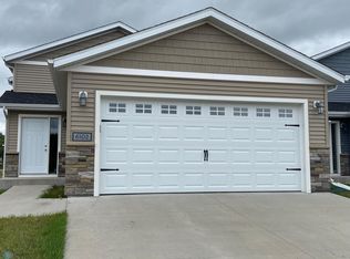 6102 14th St S, Fargo, ND 58104