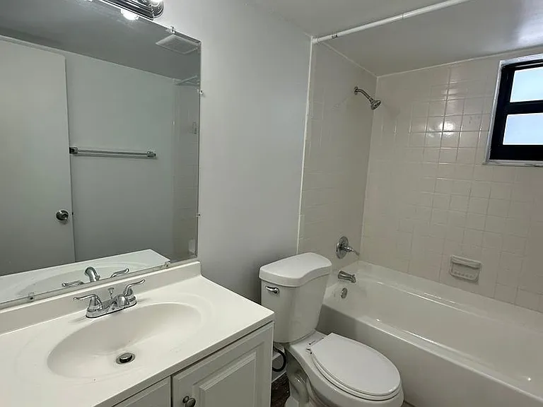 529 SW 4th St — Photo 20