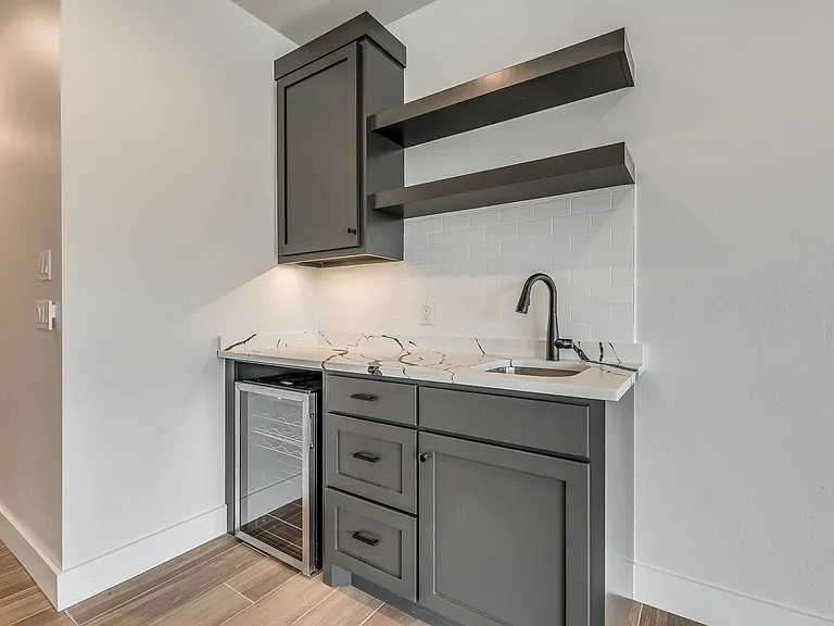 315 SW 13th St — Photo 15
