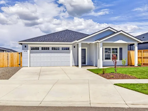 3735 Carlin Dr, Medford, OR 97504